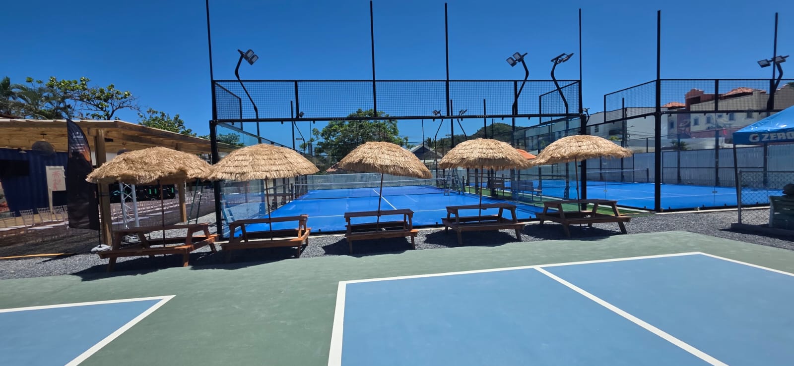 Roatan padel and pickleball courts