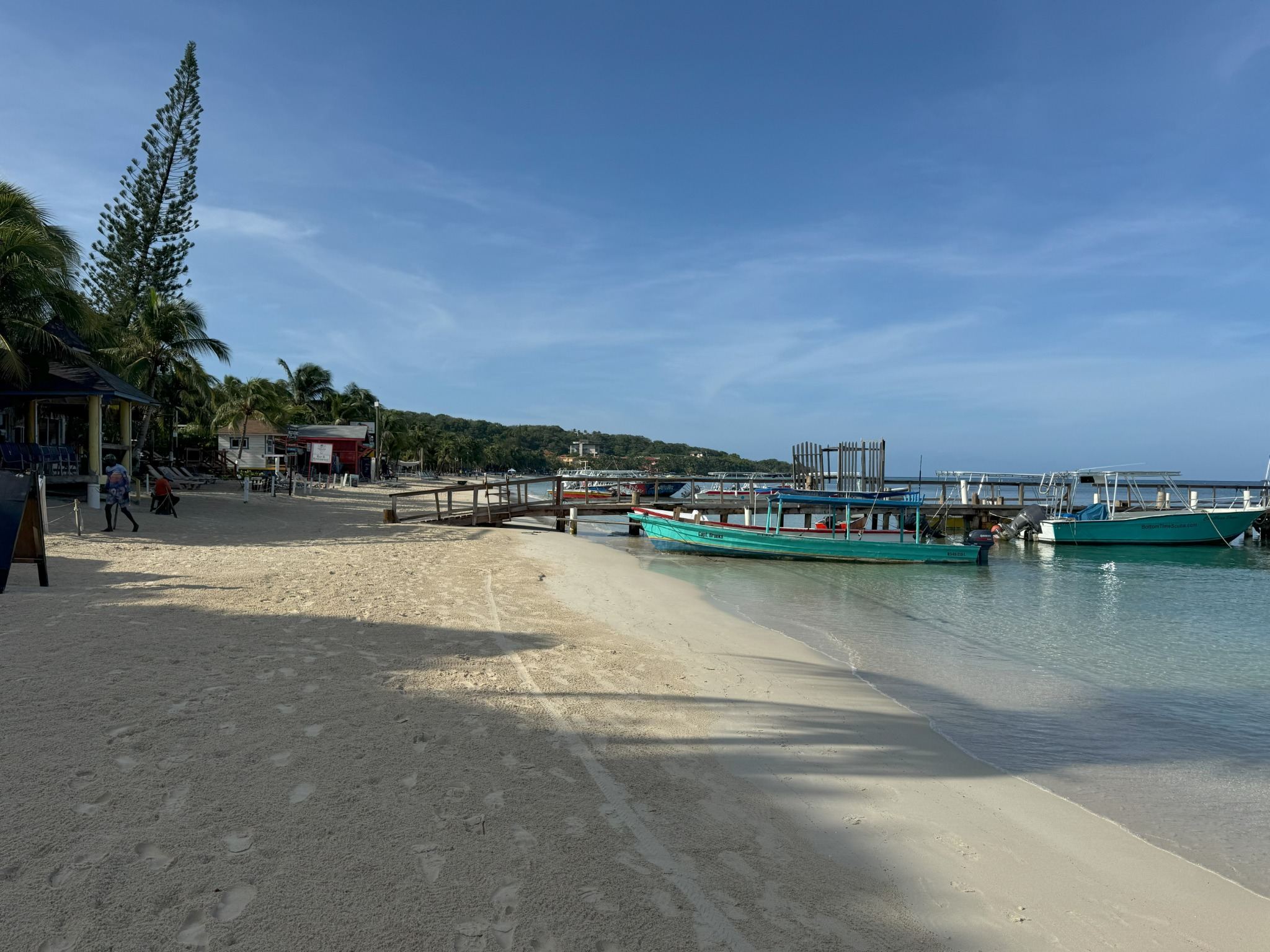 West Bay Roatan beach boats and turquoise water for vacation planning